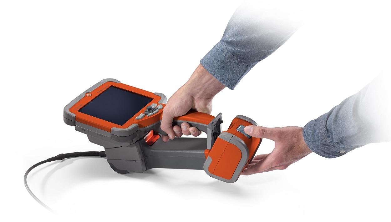 按照接口正確安裝鏡頭、電池等部件